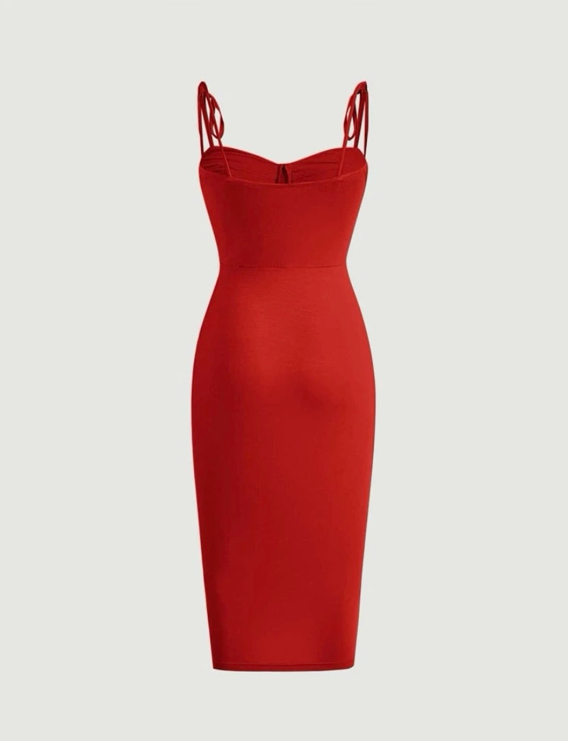 Vestido Antonella Rojo sexi con abertura en el lado.